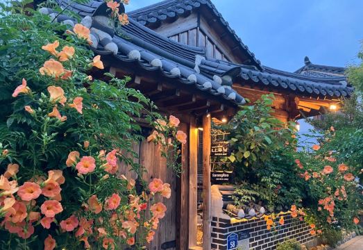 Naru Hanok Stay Hotel Overview