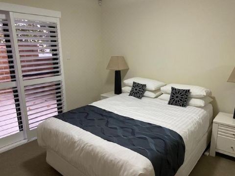 Parklane Apartments Hotel Overview