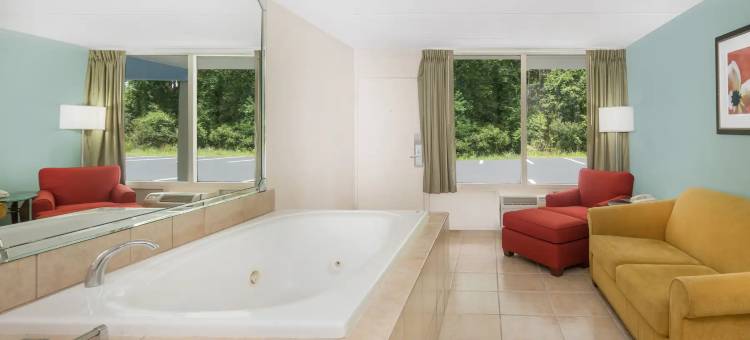 温德姆速8酒店-金斯兰I-95/海军基地区(Super 8 by Wyndham Kingsland I-95/Naval Base Area)图片