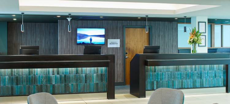 伦敦盖特威克机场万怡酒店(Courtyard London Gatwick Airport)图片