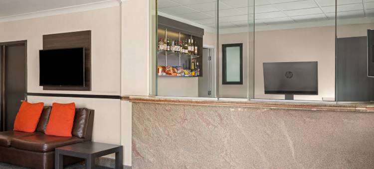 拉瓦尔温德姆华美达酒店(Ramada by Wyndham Laval)图片