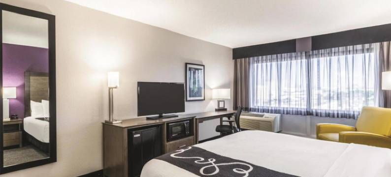 维吉尼亚海滩拉昆塔温德姆套房酒店(La Quinta Inn & Suites by Wyndham Virginia Beach)图片