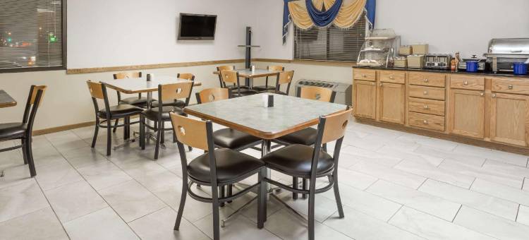 斯托顿戴斯酒店(Days Inn by Wyndham Stoughton WI.)图片