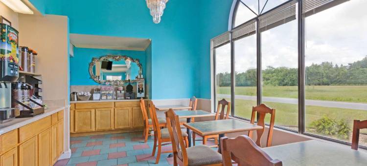 温德姆速8酒店布伦瑞克南/I-95(Super 8 by Wyndham Brunswick South/I-95)图片