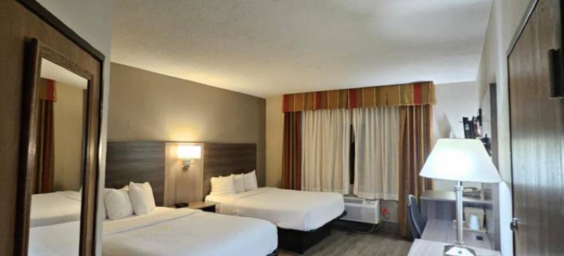 普拉特城KCI机场温德姆华美达酒店(Ramada by Wyndham Platte City KCI Airport)图片