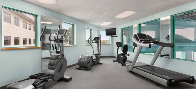 贝勒维尔华美达海湾会议度假村(Ramada by Wyndham Belleville Harbourview Conference Centre)图片