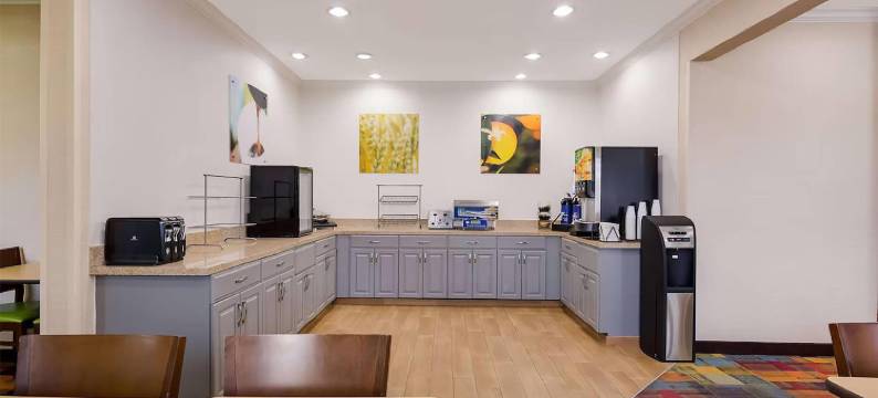 AmericInn by Wyndham Minot图片