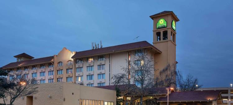 西雅图锡塔克机场拉昆塔温德姆套房酒店(La Quinta Inn & Suites by Wyndham Seattle Sea-Tac Airport)图片