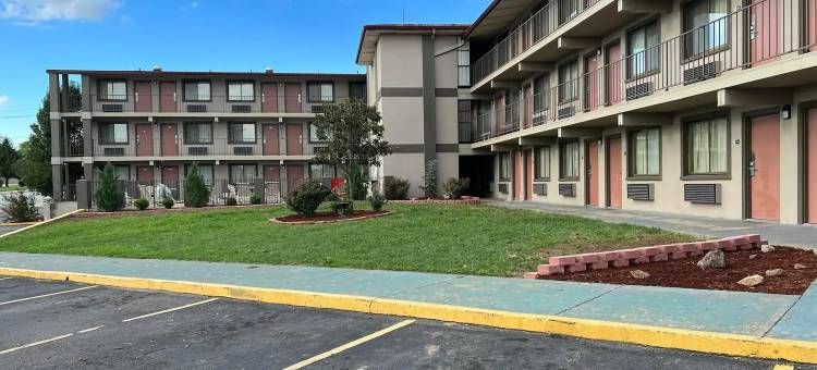 斯普林菲尔德44号州际公路戴斯套房酒店(Days Inn & Suites by Wyndham Springfield on I-44)图片