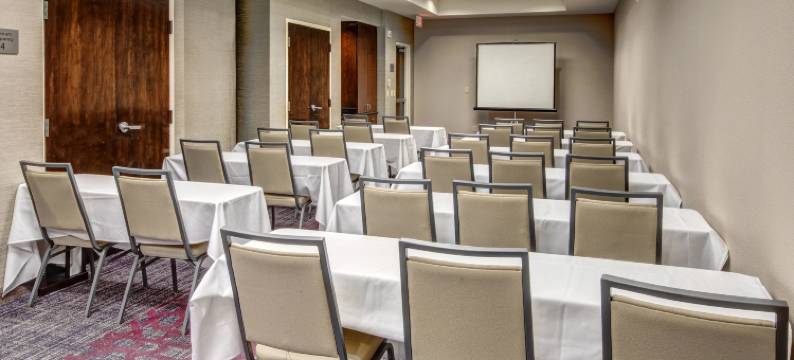 堪萨斯城乡村俱乐部广场万怡酒店(Courtyard Kansas City Country Club Plaza)图片