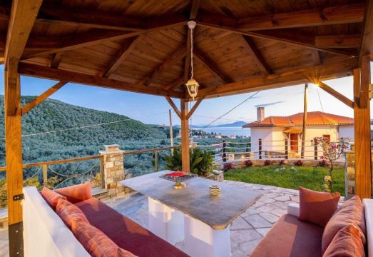 ΜAriza's Escape Hotel Overview