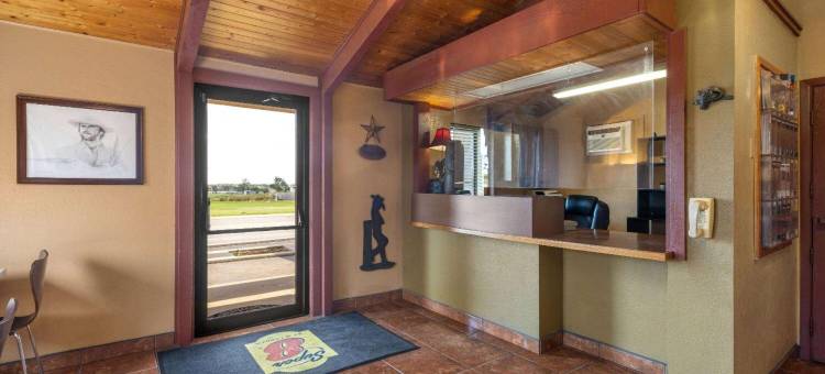 道奇城速8酒店(Super 8 by Wyndham Dodge City)图片