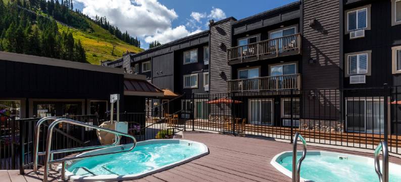 红狼旅馆在奥林匹克谷(Red Wolf Lodge at Olympic Valley)图片