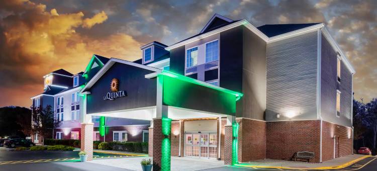 斯托宁顿神秘区拉昆塔温德姆套房酒店(La Quinta Inn & Suites by Wyndham Stonington-Mystic Area)图片