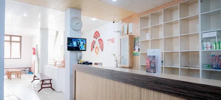 红多兹酒店-近占碑图古佩尔斯(RedDoorz Near Tugu Pers Jambi)图片