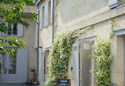 Clos 1906 Hotel Overview