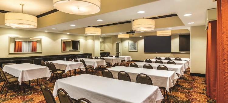 法戈医疗中心拉昆塔温德姆套房酒店(La Quinta Inn & Suites by Wyndham Fargo-Medical Center)图片