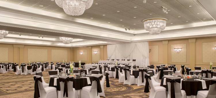 阿克伦凯霍加瀑布喜来登套房酒店(Sheraton Suites Akron Cuyahoga Falls)图片