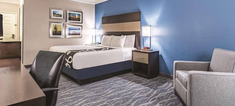 凤凰城I-10西拉昆塔温德姆套房酒店(La Quinta Inn & Suites by Wyndham Phoenix I-10 West)图片