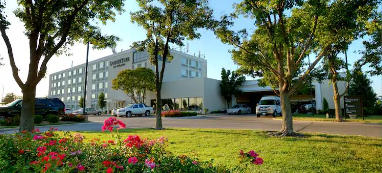 威奇托机场希尔顿逸林酒店(DoubleTree by Hilton Hotel Wichita Airport)图片