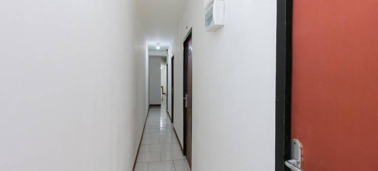 红多兹酒店-近廖内枢纽购物中心2号(RedDoorz Near Riau Junction Mall 2)图片