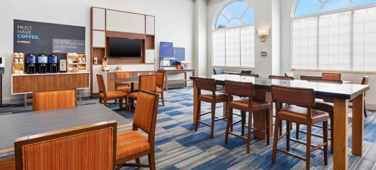 智选假日套房酒店沃伦顿 by IHG(Holiday Inn Express & Suites Warrenton)图片