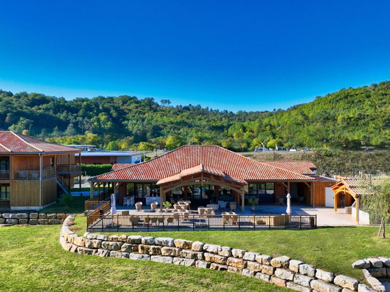 基里亚德佩里格布拉扎克酒店