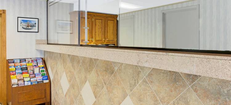 劳雷尔速8酒店(Super 8 by Wyndham Laurel)图片