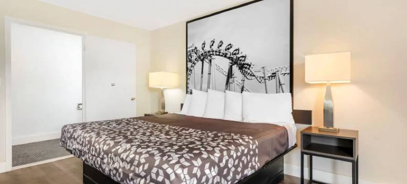 奥兰多温德姆速 8 酒店(近佛罗里达购物中心)(Super 8 by Wyndham Orlando Near Florida Mall)图片