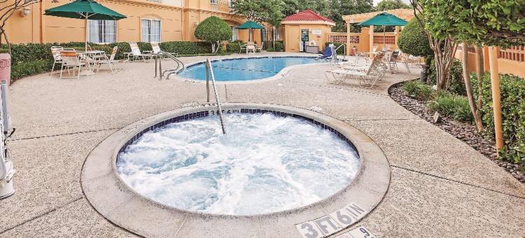 达拉斯阿林顿南拉昆塔温德姆套房酒店(La Quinta Inn & Suites by Wyndham Dallas Arlington South)图片
