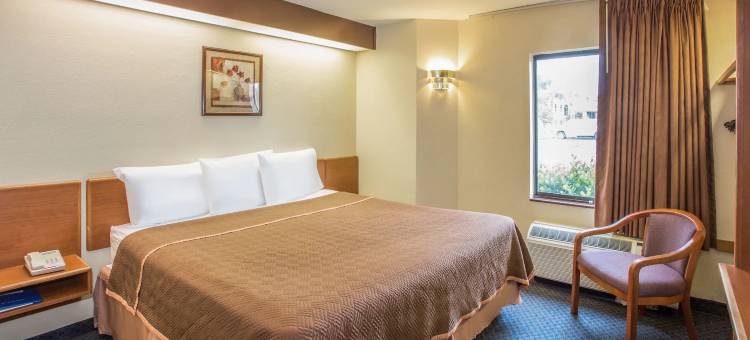 Travelodge by Wyndham Fort Myers Airport图片