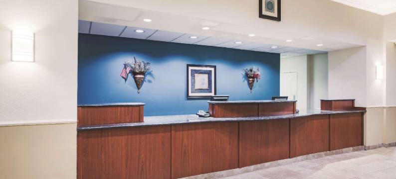 斯托宁顿神秘区拉昆塔温德姆套房酒店(La Quinta Inn & Suites by Wyndham Stonington-Mystic Area)图片