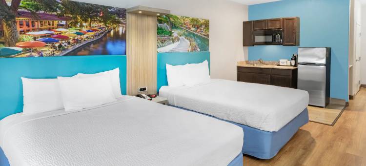 圣安东尼奥东南戴斯套房酒店- 近AT&T中心(Days Inn & Suites by Wyndham San Antonio Near Frost Bank Ctr)图片