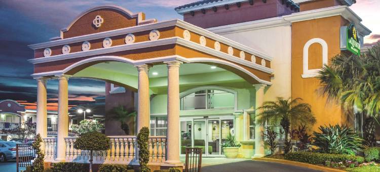 代托纳比奇海滨拉昆塔温德姆套房酒店(La Quinta Inn & Suites by Wyndham Oceanfront Daytona Beach)图片