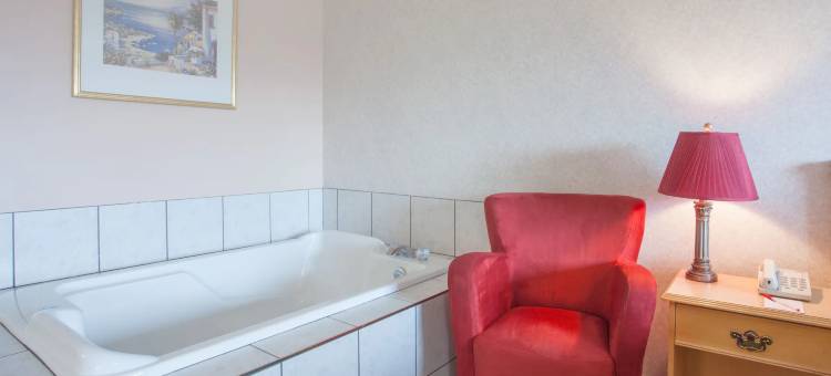 温德姆100英里华美达酒店(Ramada by Wyndham 100 Mile House)图片