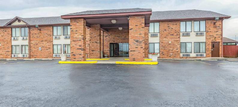 彭顿海滩红狮套房酒店(Red Lion Inn & Suites Pontoon Beach)图片