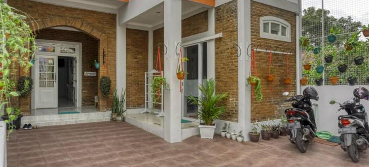 红多兹酒店-近信德库苏玛教育园2号(RedDoorz Near Sindu Kusuma Edupark 2)图片