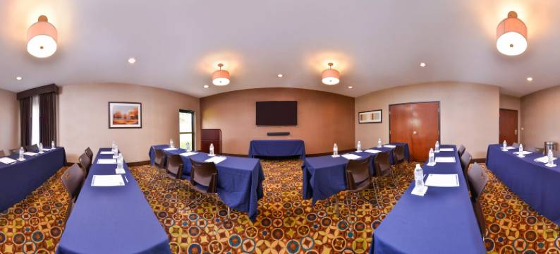 智选假日套房酒店托皮卡(Holiday Inn Express & Suites TOPEKA WEST I-70 WANAMAKER by IHG)图片