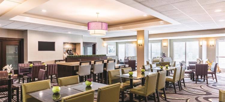 圣安东尼奥市区拉昆塔温德姆套房酒店(La Quinta Inn & Suites by Wyndham San Antonio Downtown)图片