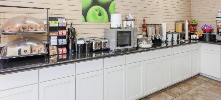 欧申赛德华美达酒店(Ramada by Wyndham Oceanside)图片