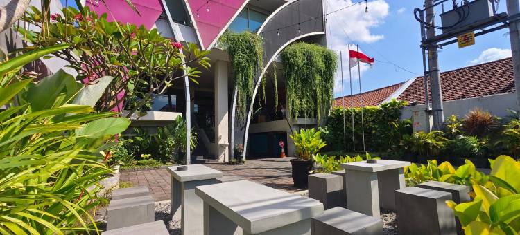 吉打里维瓦酒店 - 阿扎纳精选(Viva Hotel Kediri, Azana Hotel Collection)图片