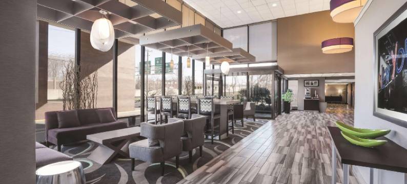 克利夫顿卢瑟福拉昆塔温德姆套房酒店(La Quinta Inn & Suites by Wyndham Clifton/Rutherford)图片