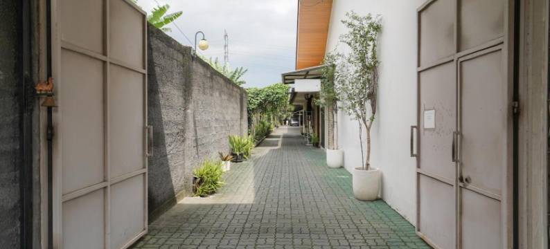 Urbanview Hotel Syariah Griya Asri Patran Near Tugu Station图片