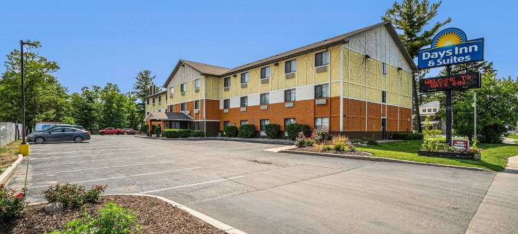 奥马哈东北戴斯套房酒店(Days Inn & Suites by Wyndham Traverse City)图片