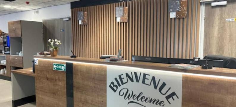 瓦尔酒店蒙贝利亚尔南(Val Hôtel Montbéliard Sud)图片