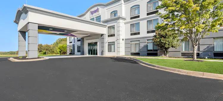 Spark by Hilton Tupelo图片