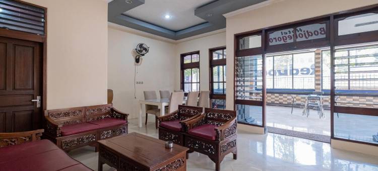 博约内戈罗火车站附近的红门(RedDoorz Near Bojonegoro Train Station)图片