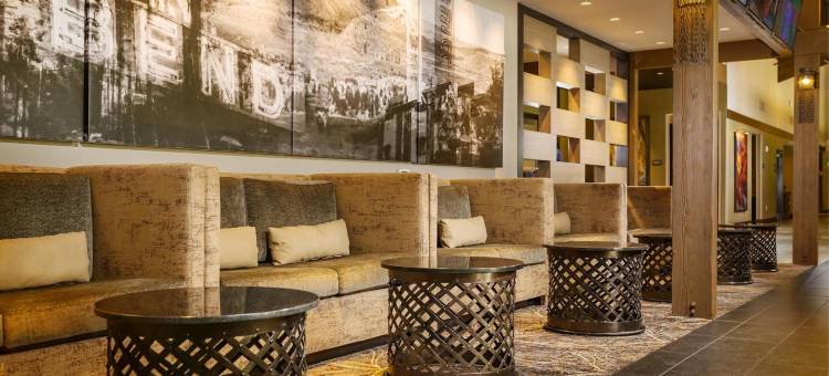 河屋旅馆(Riverhouse Lodge)图片