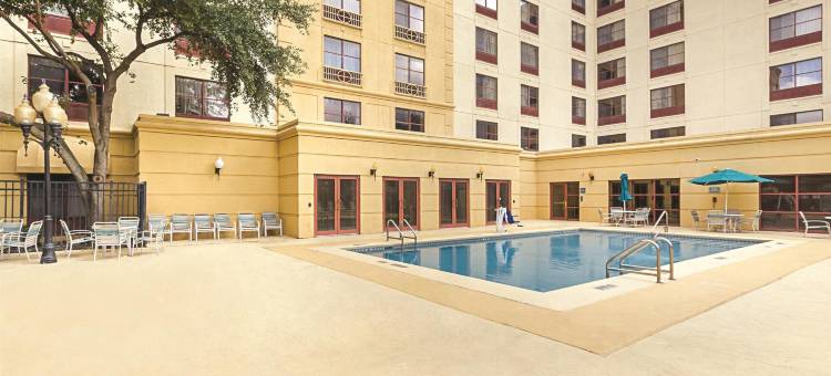 圣安东尼奥市区拉昆塔温德姆套房酒店(La Quinta Inn & Suites by Wyndham San Antonio Downtown)图片