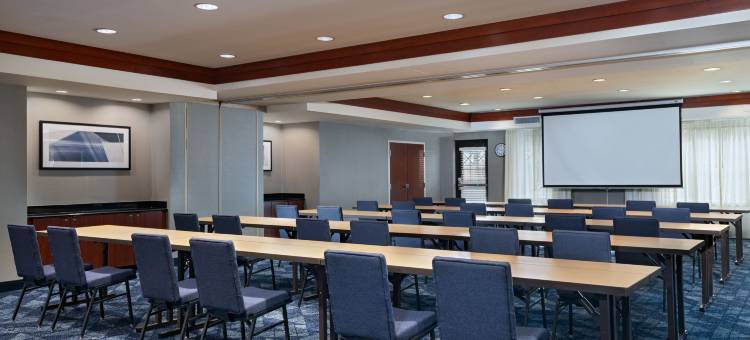 奥马哈阿克萨本村万怡酒店(Courtyard Omaha Aksarben Village)图片